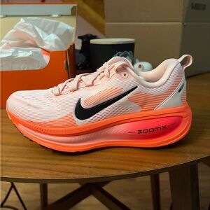 Nike Women's SIZE 8 Vomero Plus Shoes BRAND NEW!!!